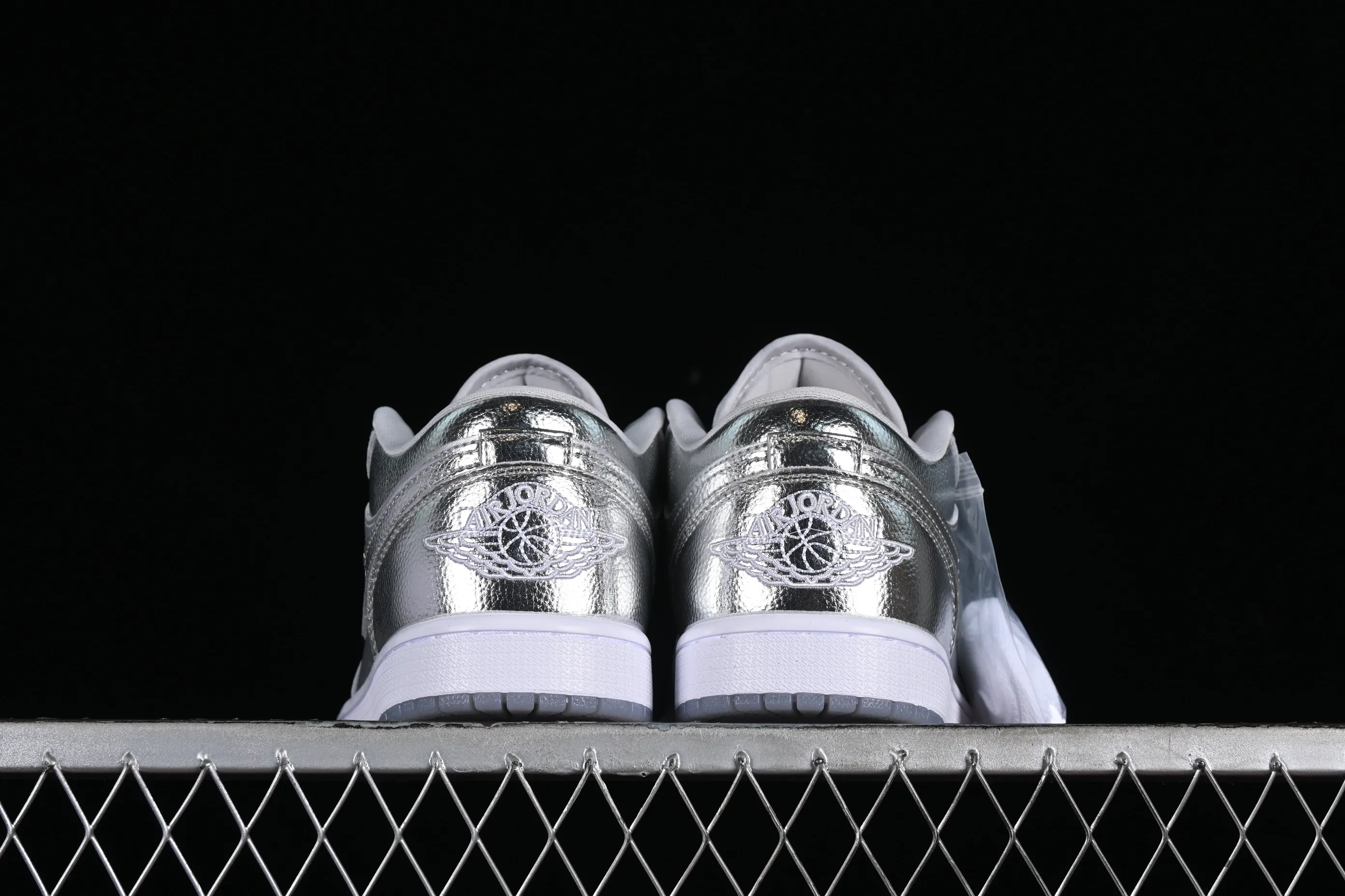 All categories Air Jordan Jordan series basketball shoes Air Jordan 1 Low Z version Air Jordan 1 Low "Metallic Silver" AJ1 Joe 1 liquid silver low-top cultural casual sneakers FN5030-001